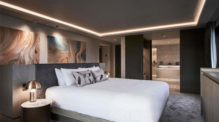 Pullman East Melbourne Suite