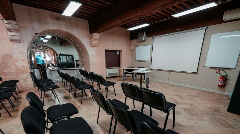 <b>Ibis Budget Marseille Vieux Port Meeting</b>. Images powered by <a href="https://iceportal.shijigroup.com/" title="IcePortal" target="_blank">IcePortal</a>.