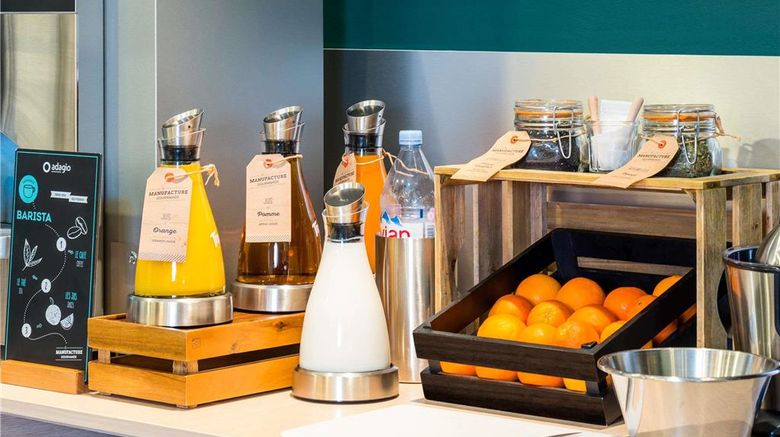 <b>Adagio la Defense Courbevoie Aparthotel Restaurant</b>. Images powered by <a href="https://iceportal.shijigroup.com/" title="IcePortal" target="_blank">IcePortal</a>.