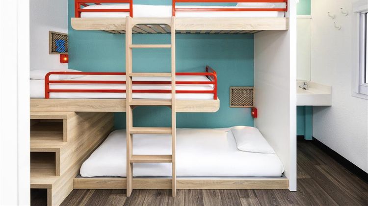 HotelF1  Bayonne Room
