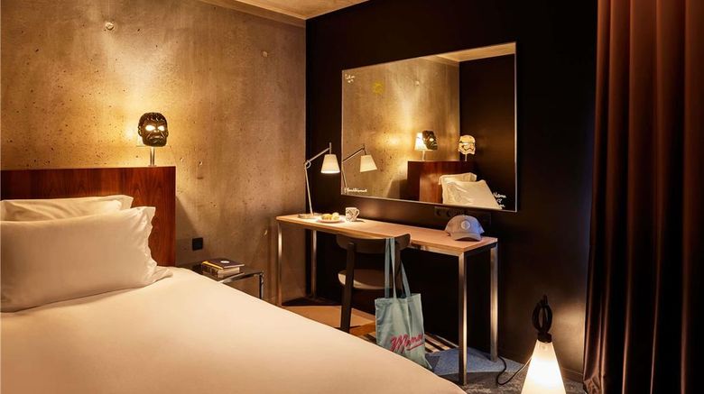 <b>Mama Shelter Paris East Room</b>. Images powered by <a href="https://iceportal.shijigroup.com/" title="IcePortal" target="_blank">IcePortal</a>.