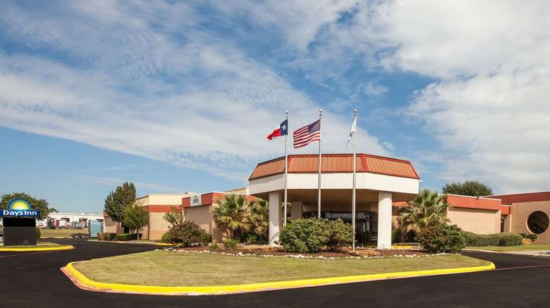 <b>Days Inn Sherman Exterior</b>. Images powered by <a href="https://iceportal.shijigroup.com/" title="IcePortal" target="_blank">IcePortal</a>.