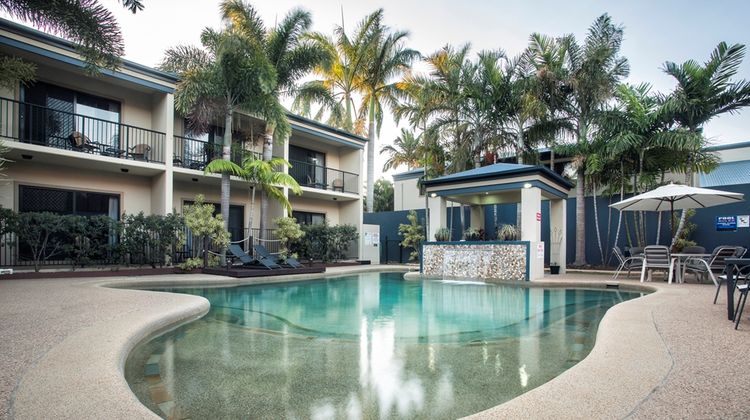 Coral Cay Resort Motor Inn Pool