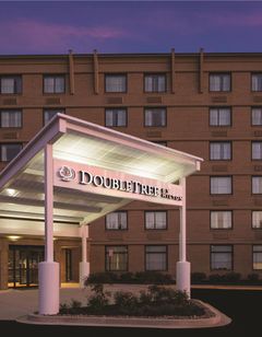 DoubleTree by Hilton Hotel Laurel