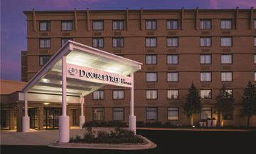 DoubleTree by Hilton Hotel Laurel