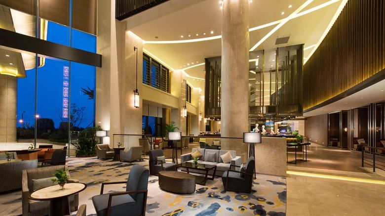 <b>Hilton Zhoushan Lobby</b>. Images powered by <a href="https://iceportal.shijigroup.com/" title="IcePortal" target="_blank">IcePortal</a>.
