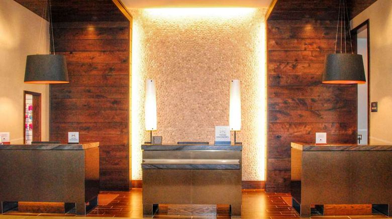 <b>DoubleTree by Hilton Reading Lobby</b>. Images powered by <a href="https://iceportal.shijigroup.com/" title="IcePortal" target="_blank">IcePortal</a>.