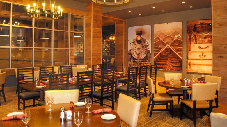 <b>DoubleTree by Hilton Reading Restaurant</b>. Images powered by <a href="https://iceportal.shijigroup.com/" title="IcePortal" target="_blank">IcePortal</a>.