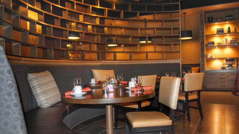 <b>DoubleTree by Hilton Reading Restaurant</b>. Images powered by <a href="https://iceportal.shijigroup.com/" title="IcePortal" target="_blank">IcePortal</a>.