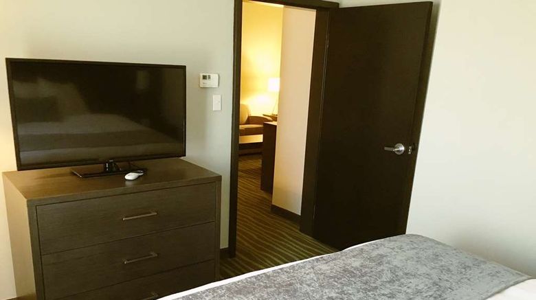 <b>Best Western Plus Prien Lake Inn/Suites Suite</b>. Images powered by <a href="https://iceportal.shijigroup.com/" title="IcePortal" target="_blank">IcePortal</a>.