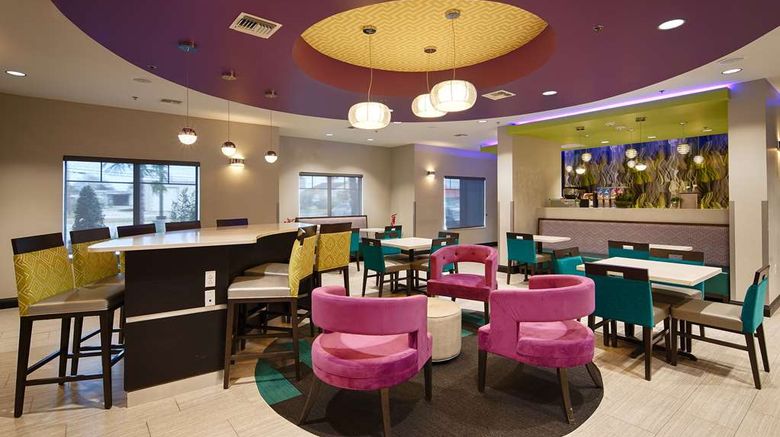 <b>Best Western Plus Prien Lake Inn/Suites Lobby</b>. Images powered by <a href="https://iceportal.shijigroup.com/" title="IcePortal" target="_blank">IcePortal</a>.