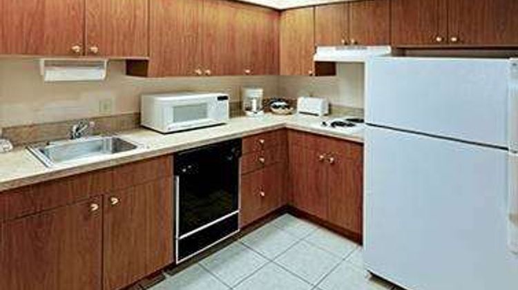 staySky Suites I-Drive Orlando Room