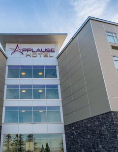 Applause Hotel by Clique Calgary Airport