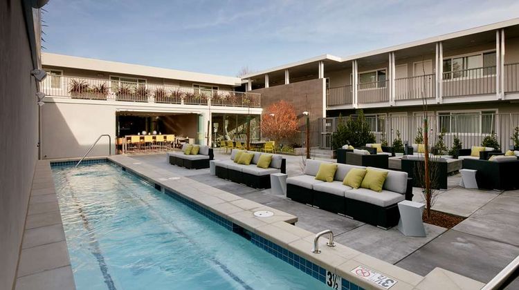 Hotel Lucent Pool