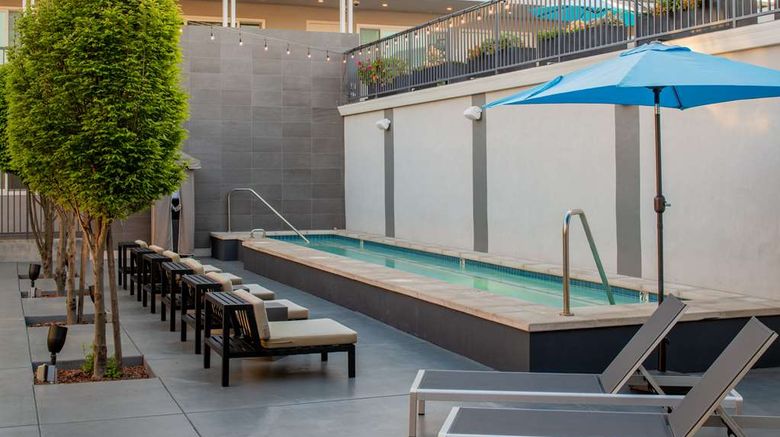 <b>Hotel Lucent Pool</b>. Images powered by <a href="https://iceportal.shijigroup.com/" title="IcePortal" target="_blank">IcePortal</a>.