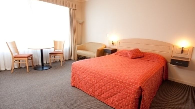 <b>McCracken Country Club Hotel Room</b>. Images powered by <a href="https://iceportal.shijigroup.com/" title="IcePortal" target="_blank">IcePortal</a>.