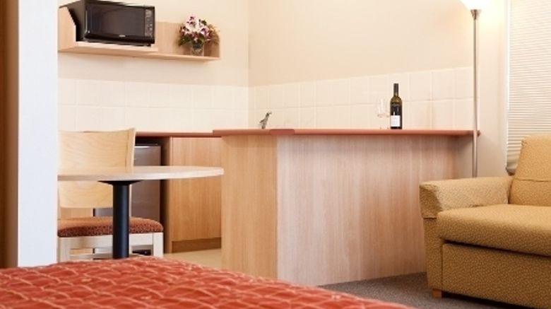 <b>McCracken Country Club Hotel Room</b>. Images powered by <a href="https://iceportal.shijigroup.com/" title="IcePortal" target="_blank">IcePortal</a>.