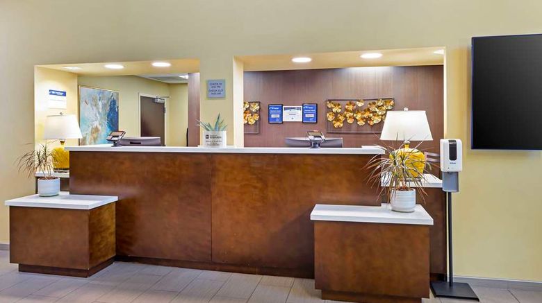 <b>Best Western Plus Thornburg Inn & Suites Lobby</b>. Images powered by <a href="https://iceportal.shijigroup.com/" title="IcePortal" target="_blank">IcePortal</a>.