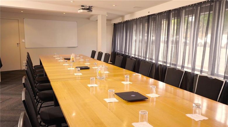 <b>Royal Coach Motor Inn Meeting</b>. Images powered by <a href="https://iceportal.shijigroup.com/" title="IcePortal" target="_blank">IcePortal</a>.