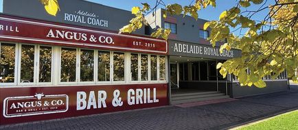 Royal Coach Motor Inn Exterior