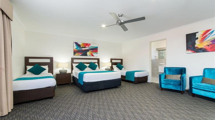 Royal Coach Motor Inn Room