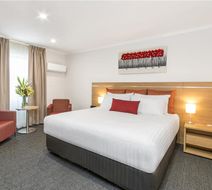 Royal Coach Motor Inn Room