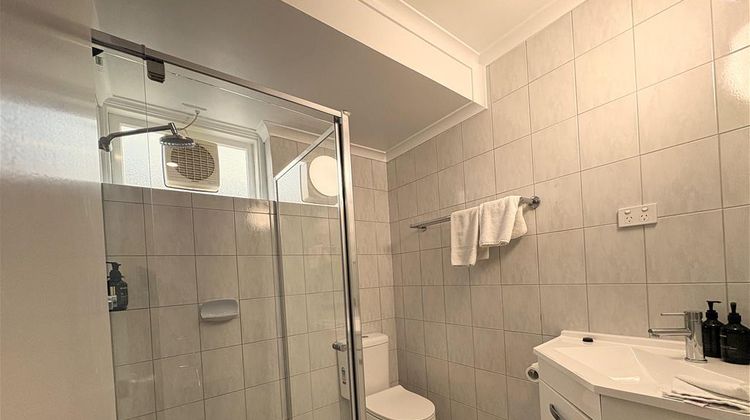 Royal Coach Motor Inn Room