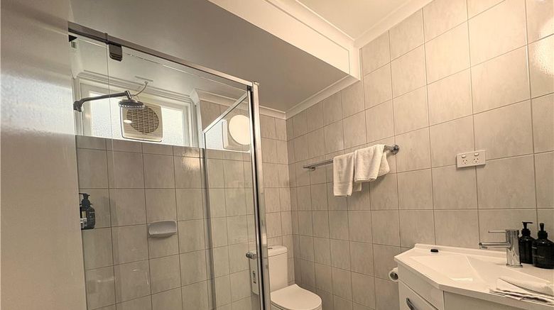 <b>Royal Coach Motor Inn Room</b>. Images powered by <a href="https://iceportal.shijigroup.com/" title="IcePortal" target="_blank">IcePortal</a>.