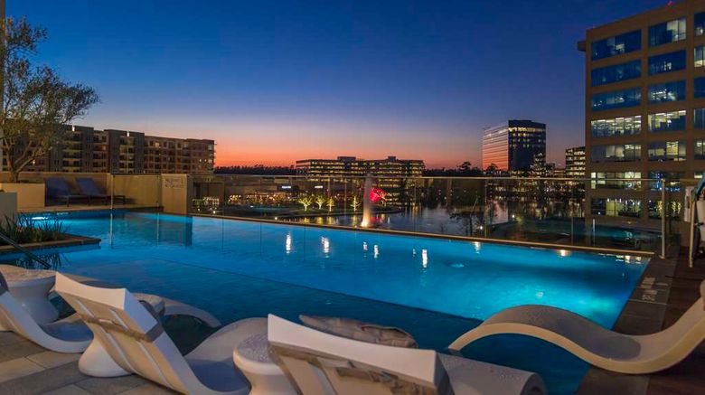<b>Embassy Suites Woodlands/Hughes Landing Pool</b>. Images powered by <a href="https://iceportal.shijigroup.com/" title="IcePortal" target="_blank">IcePortal</a>.