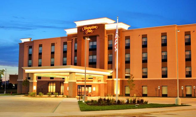 Hampton Inn by Hilton Lincoln Airport Exterior