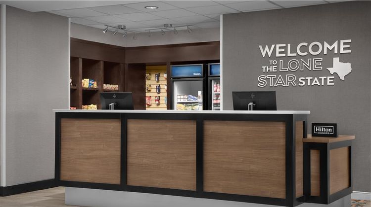 Hampton Inn & Suites Georgetown Lobby