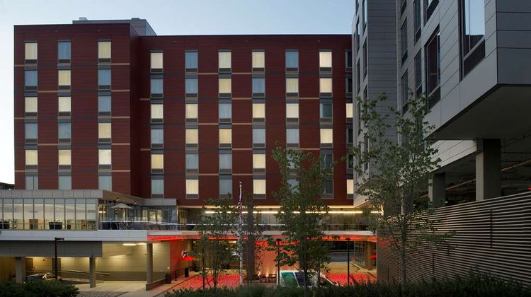 Hampton Inn NoMa Union Station Exterior