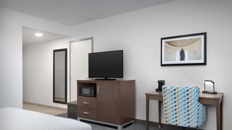 Hampton Inn NoMa Union Station Room