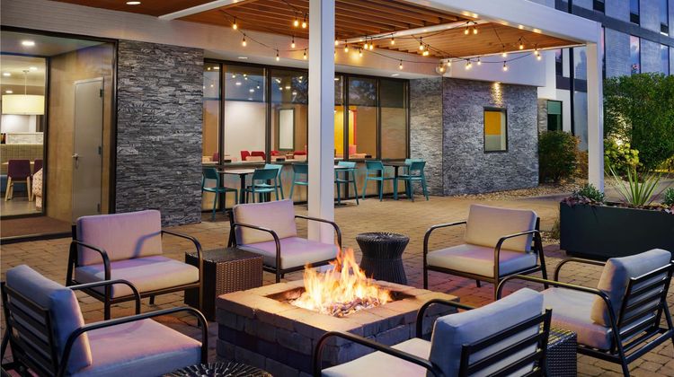 Home2 Suites by Hilton Champaign/Urbana Exterior