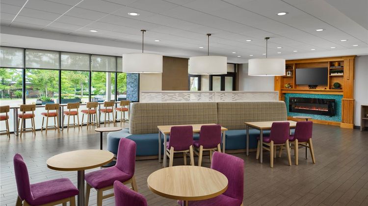 Home2 Suites by Hilton Champaign/Urbana Lobby