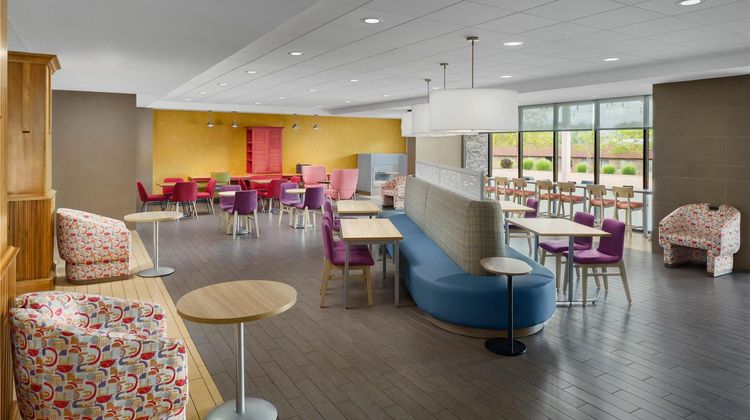 Home2 Suites by Hilton Champaign/Urbana Lobby