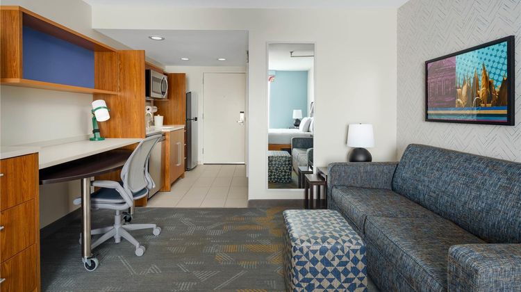 Home2 Suites by Hilton Champaign/Urbana Room