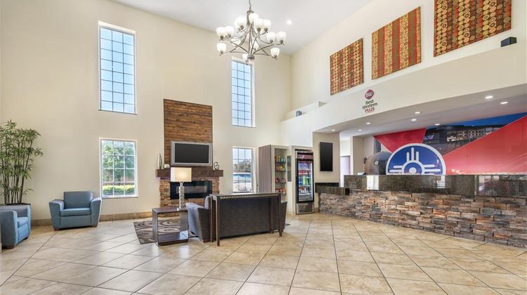 Best Western Plus Eastgate Inn & Suites Lobby