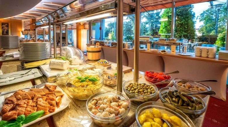 <b>Hotel HP Park Plaza Restaurant</b>. Images powered by <a href="https://iceportal.shijigroup.com/" title="IcePortal" target="_blank">IcePortal</a>.
