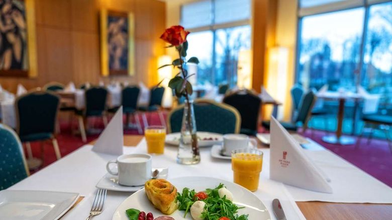 <b>Hotel HP Park Plaza Restaurant</b>. Images powered by <a href="https://iceportal.shijigroup.com/" title="IcePortal" target="_blank">IcePortal</a>.