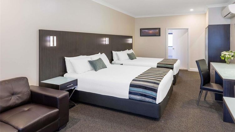 Mercure Goulburn Room