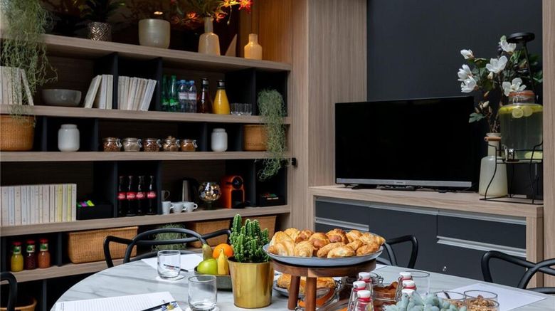 <b>Mercure Paris Alesia Meeting</b>. Images powered by <a href="https://iceportal.shijigroup.com/" title="IcePortal" target="_blank">IcePortal</a>.