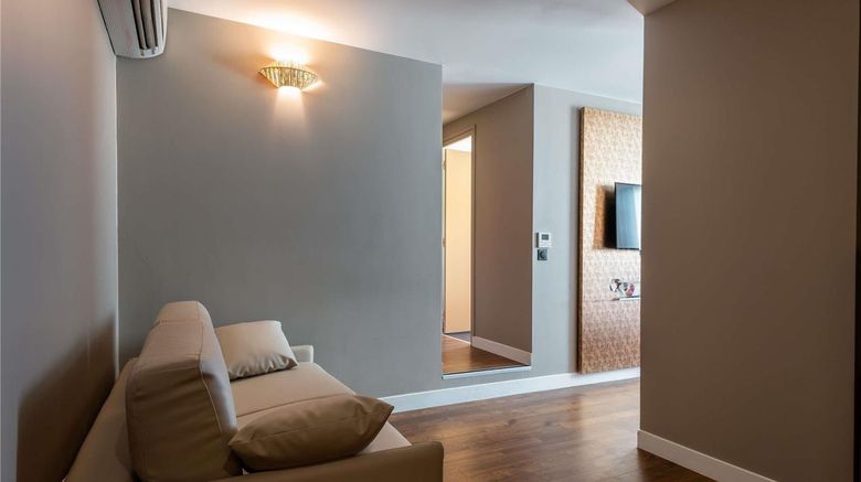 <b>Mercure Paris Ouest Saint Germain Room</b>. Images powered by <a href="https://iceportal.shijigroup.com/" title="IcePortal" target="_blank">IcePortal</a>.