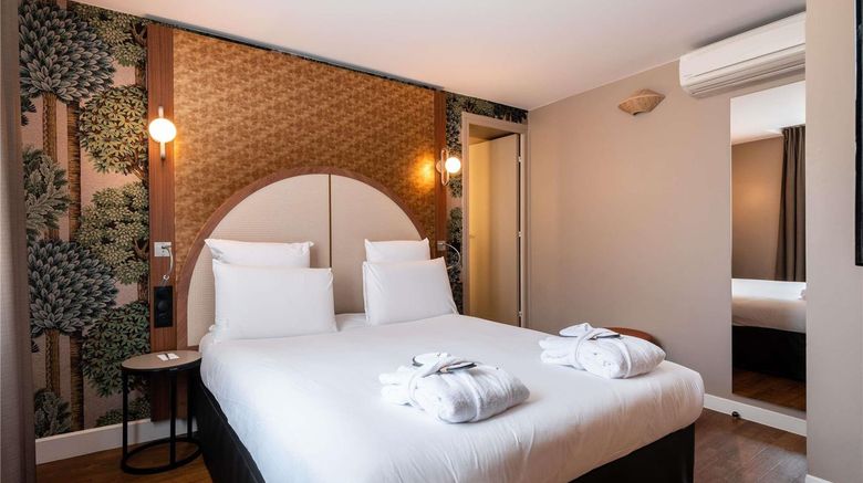 <b>Mercure Paris Ouest Saint Germain Room</b>. Images powered by <a href="https://iceportal.shijigroup.com/" title="IcePortal" target="_blank">IcePortal</a>.