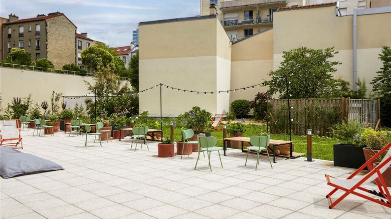 <b>Aparthotel Adagio Access la Defense Exterior</b>. Images powered by <a href="https://iceportal.shijigroup.com/" title="IcePortal" target="_blank">IcePortal</a>.