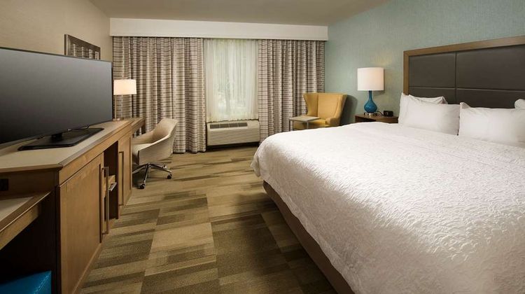 Hampton Inn & Suites Carrier Circle Room