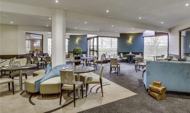 Mercure Maurepas Saint Quentin Exterior