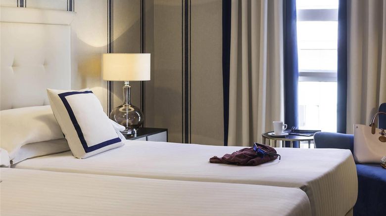 <b>Mercure Bilbao Jardines de Albia Room</b>. Images powered by <a href="https://iceportal.shijigroup.com/" title="IcePortal" target="_blank">IcePortal</a>.