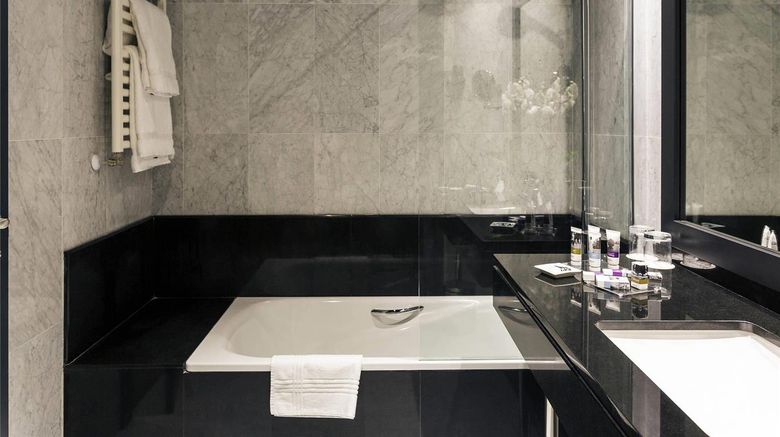 <b>Mercure Bilbao Jardines de Albia Room</b>. Images powered by <a href="https://iceportal.shijigroup.com/" title="IcePortal" target="_blank">IcePortal</a>.