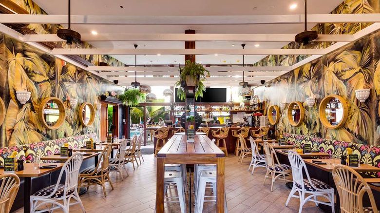 <b>Clinton Hotel South Beach Restaurant</b>. Images powered by <a href="https://iceportal.shijigroup.com/" title="IcePortal" target="_blank">IcePortal</a>.